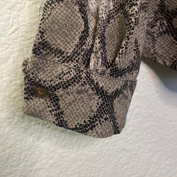 Limited snakeskin pattern button down - Picture 3 of 6
